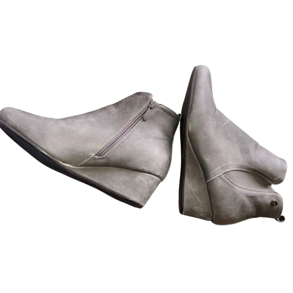 Dream Pair ankle boots, side zipper, in good preloved condition, normal scuffs